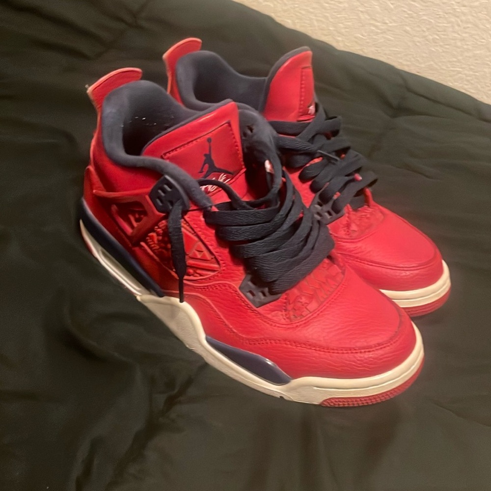 Jordan 4 fibas size 7y good condition no longer fit me lmk if you want more pics